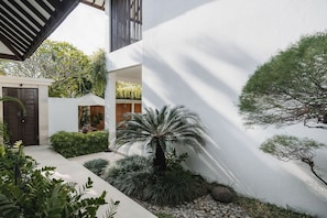 Escape to a serene garden oasis with lush greenery and a tranquil atmosphere.