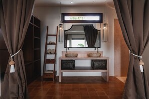 Villa, 4 Bedrooms | Bathroom | Rainfall showerhead, free toiletries, towels