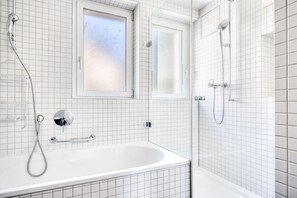 Hair dryer, towels - Charming Vorstädte 3 Room w/ Storage, 10 mins to Market, by Blueground (Basel)