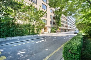 Exterior - Charming Vorstädte 3 Room w/ Storage, 10 mins to Market, by Blueground (Basel)