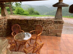 تناول الطعام بالخارج