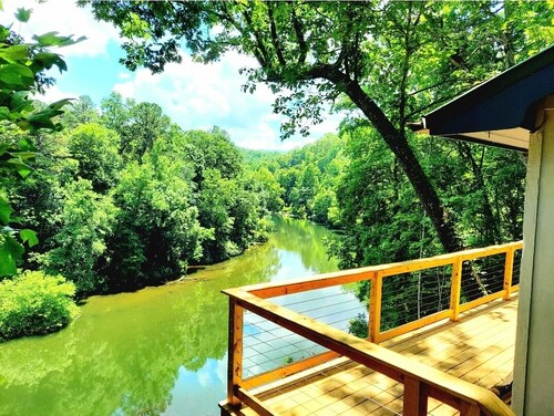 NEW! Lakefront Cabin-Mnt View-Hot Tub-WIFI-Prime Location-Bryson City/Cherokee