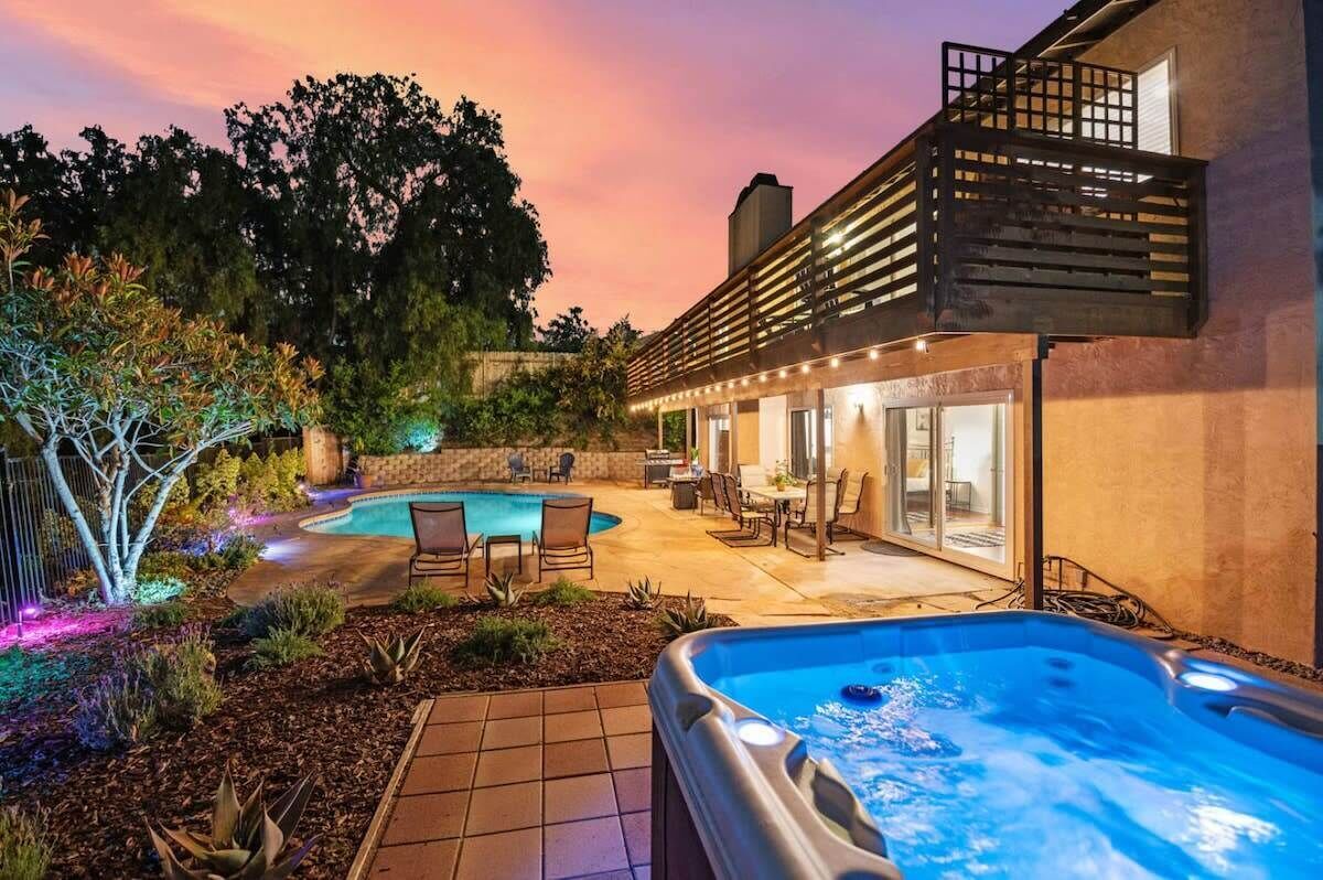 Bonita Manor - Large Home: Pool, Hot Tub, & Views!