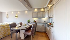 Unclassified image, 3 of 21, button