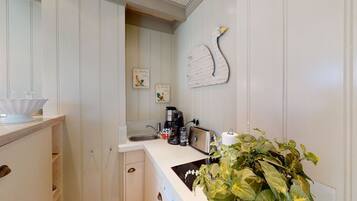Coffee/tea maker, fridge, stovetop, dishwasher