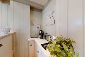 Fridge, stovetop, dishwasher, coffee/tea maker