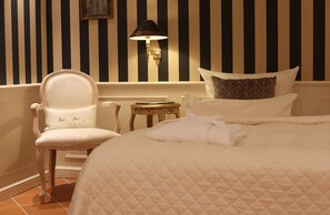 Unclassified image, 5 of 35, button