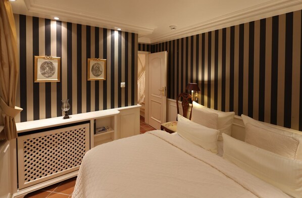 Unclassified image, 1 of 35, button