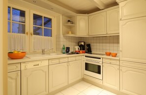 Refrigerador, horno, parrilla de estufa y lavavajillas 