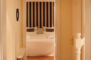 2 bedrooms, iron/ironing board, WiFi