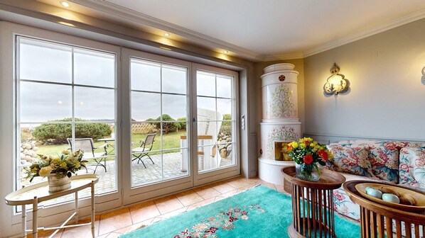 Unclassified image, 1 of 14, button