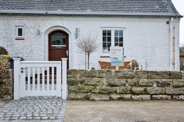 Unclassified image, 1 of 37, button