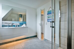 Shower, hair dryer - Stjerna Hüs - Holiday home for 6 people and dog in Hörnum, close to the harbor (Hörnum (Sylt))