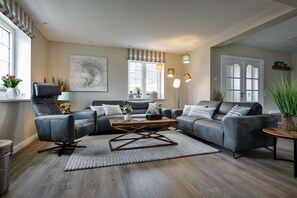 Unclassified image, 3 of 37, button