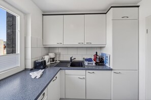 Fridge, oven, stovetop, dishwasher