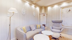 Unclassified image, 4 of 11, button