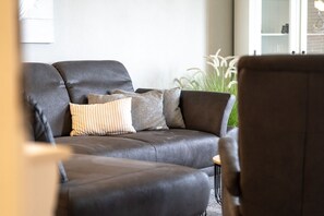 Unclassified image, 4 of 25, button