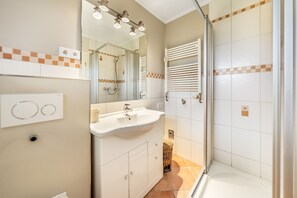 Unclassified image, 2 of 25, button