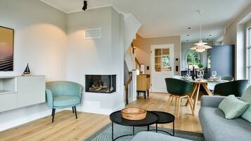 TV, fireplace