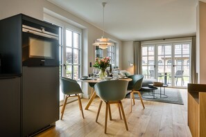 Dining - Modern new-build house with well thought-out lighting concept in a quiet location. - (Sylt)