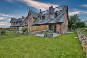 Exterior - Modern new-build house with well thought-out lighting concept in a quiet location. - (Sylt)