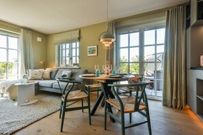 TV, fireplace - Newly built house with garden and two terraces in a salt marsh location in Tinnum. - (Sylt)