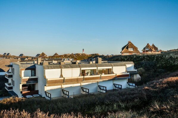 Unclassified image, 1 of 20, button