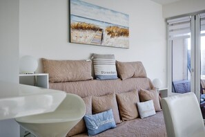 Unclassified image, 4 of 20, button