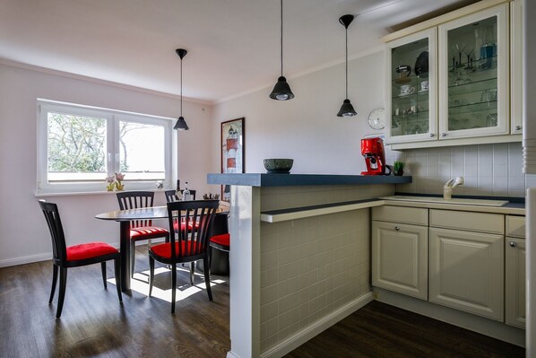 Unclassified image, 1 of 19, button