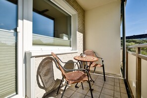 Unclassified image, 3 of 19, button