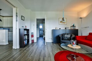 Unclassified image, 4 of 19, button