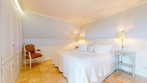 Unclassified image, 5 of 33, button