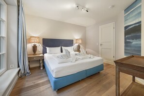 Unclassified image, 3 of 20, button