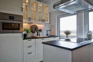 Réfrigérateur, four, plaque de cuisson, lave-vaisselle