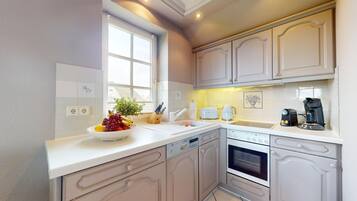 Kühlschrank, Ofen, Herdplatte, Geschirrspüler