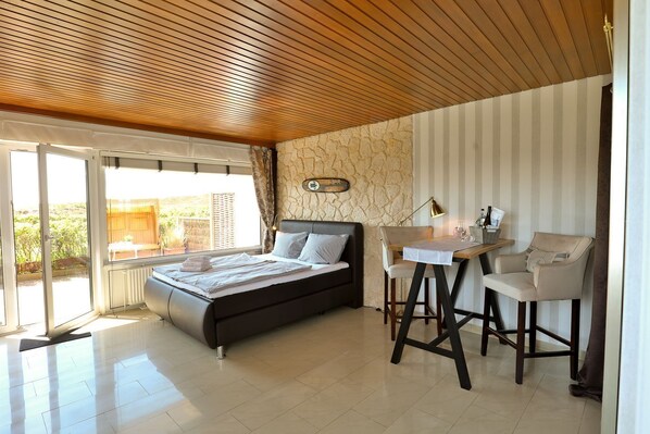 Unclassified image, 1 of 11, button