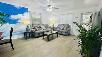 Smart TV, table tennis