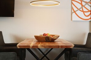 Dining - Modernized first floor apartment with terrace in a location close to the beach. - Beach villa (Sylt)