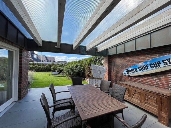 Unclassified image, 1 of 29, button