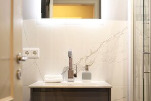 Unclassified image, 4 of 29, button