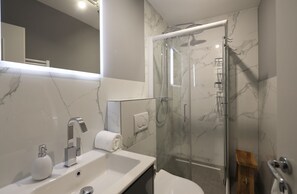 Douche, séchoir à cheveux