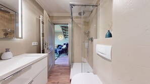 Uklassifisert bilde, 2 av 8, knapp