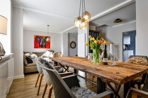 Meerzeit - Moderne Haushälfte mit umzäuntem Garten für bis zu 8 Personen mit