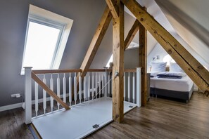 4 slaapkamers, een strijkplank/strijkijzer, wifi