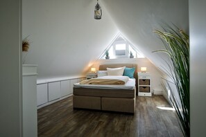 3 bedrooms, iron/ironing board, WiFi