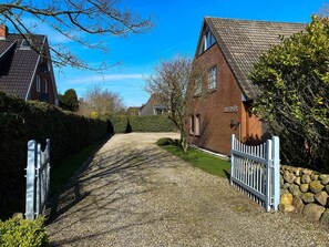 Property grounds - Lee Biberhüs - Cozy apartment under thatch in country house style in the traditional (Sylt)