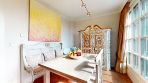 Unclassified image, 5 of 23, button