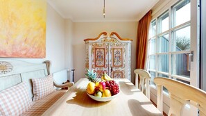 Unclassified image, 4 of 23, button