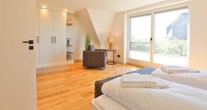 Strandwächter - Luxuriöses Neubau Hausteil auf Einem Dünenkamm mit Blick zu Beiden Seeseiten