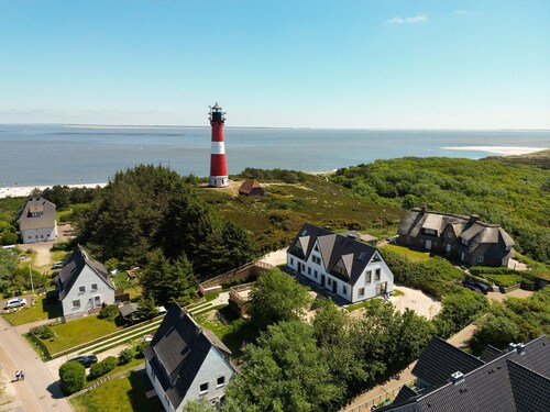 Strandwächter - Luxuriöses Neubau Hausteil auf einem Dünenkamm mit Blick zu